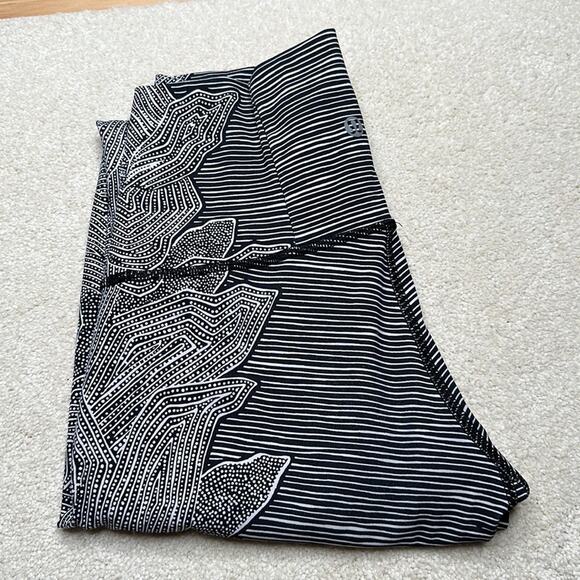 Lululemon Wunder Under Legging Pant (Hi-Rise)
Dottie Tribe White Black - Picture 6 of 9